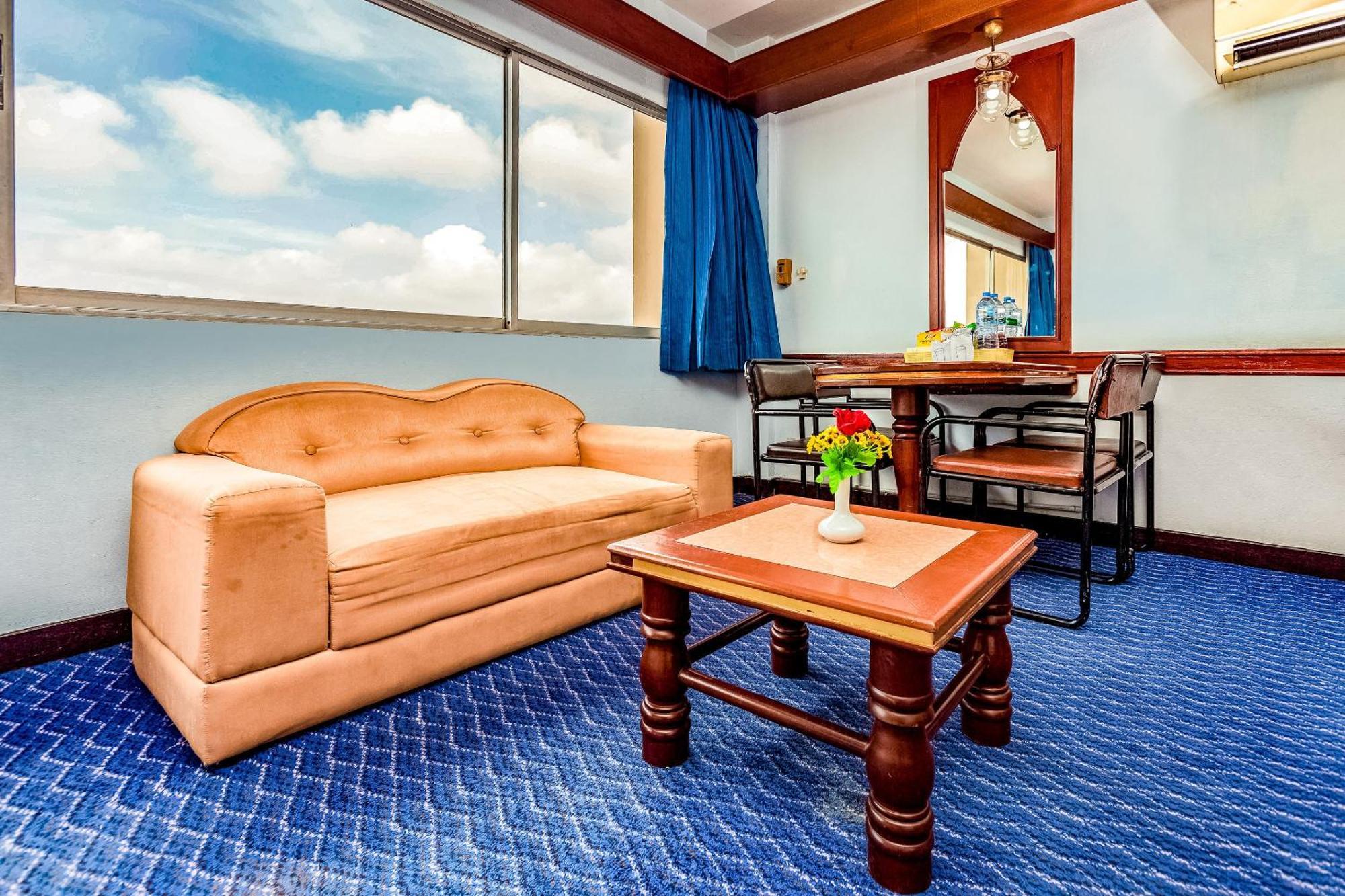 Oyo 441 Grand Thara Hotel Surat Thani Exterior foto