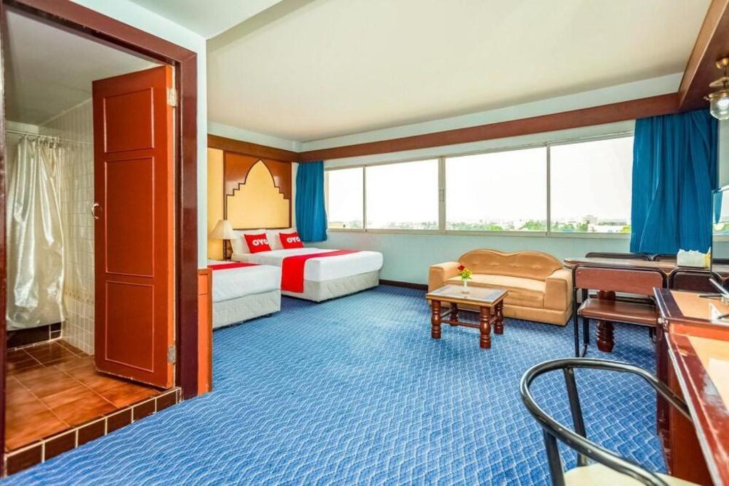 Oyo 441 Grand Thara Hotel Surat Thani Exterior foto