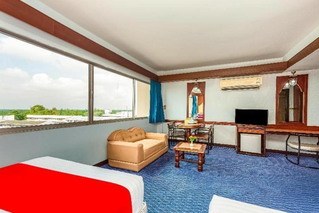 Oyo 441 Grand Thara Hotel Surat Thani Exterior foto